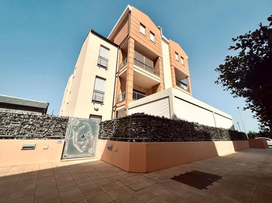 Luxurious-fully Equipped & Renovated-2room Suite-elevator-quite Area-secure Parking Olbia