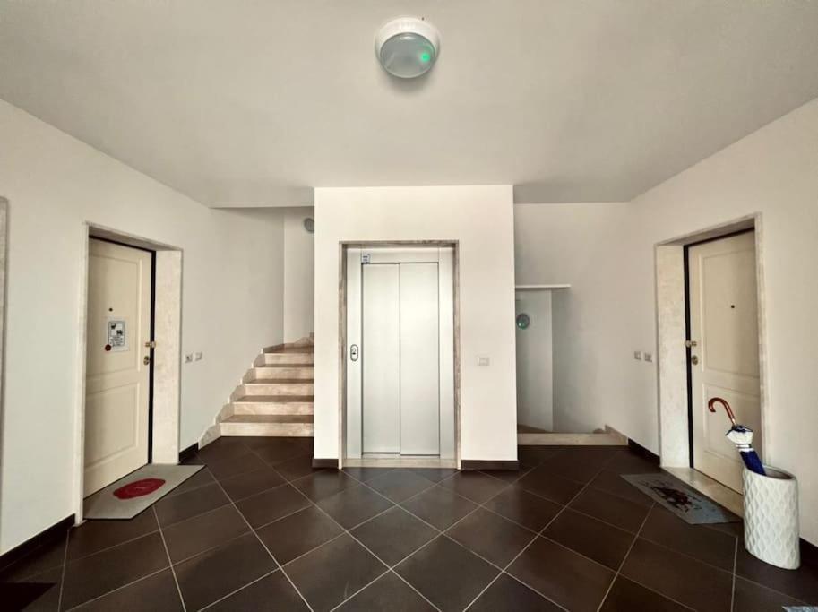 Appartamento Luxurious-fully Equipped & Renovated-2room Suite-elevator-quite Area-secure Parking Olbia
