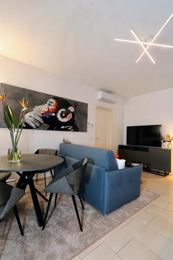 Appartamento Luxurious-fully Equipped & Renovated-2room Suite-elevator-quite Area-secure Parking
