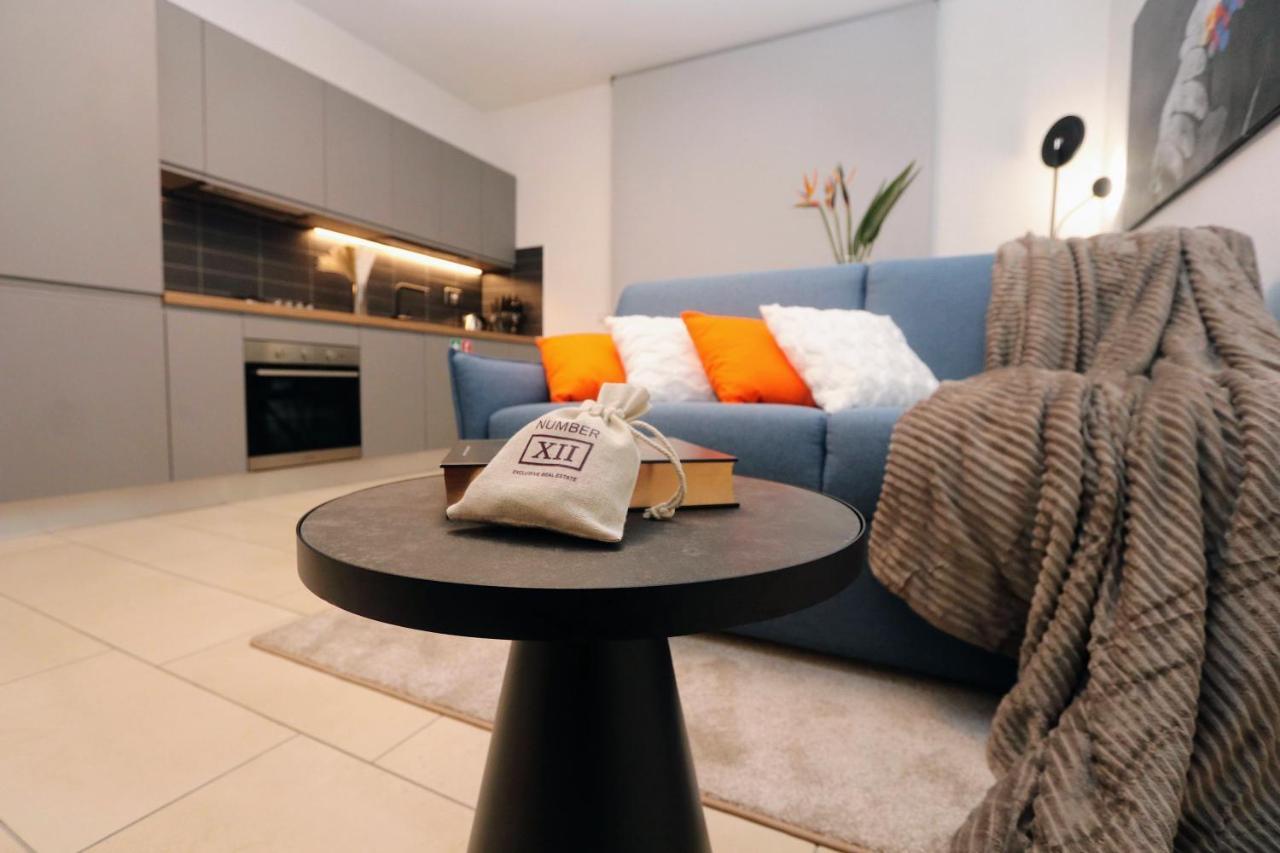 Luxurious-fully Equipped & Renovated-2room Suite-elevator-quite Area-secure Parking Appartamento *